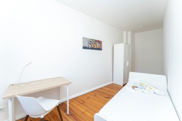 Anzeigenbild: Modernes Studio in lebendiger Straße