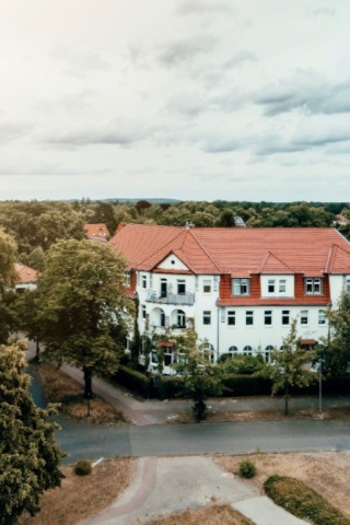 Anzeigenbild: Wunderschöne 1,5 WG Zimmer im Grünen mit Stadtnähe und Ausblick