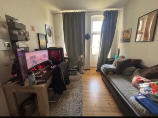 Anzeigenbild: WG-Zimmer mit Balkon in 3er WG