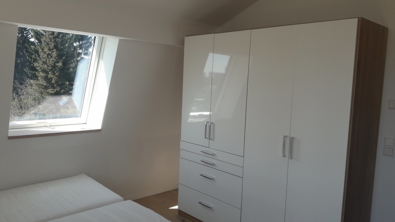 3 möbl. Zi 68 qm inkl Pantry u Balkon für 1-3 Pers ruhig u grün in Meiendorf U1/Bus 24 – Von-Suppé-str. 37d, 22145 Hamburg Meiendorf – Vorschaubild 8