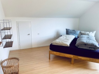 Anzeigenbild: ZWISCHENMIETE Juli–Sept. Detmold Innenstadt: Möbl. 2,5-Zimmer-Whg + Balkon & Badewanne