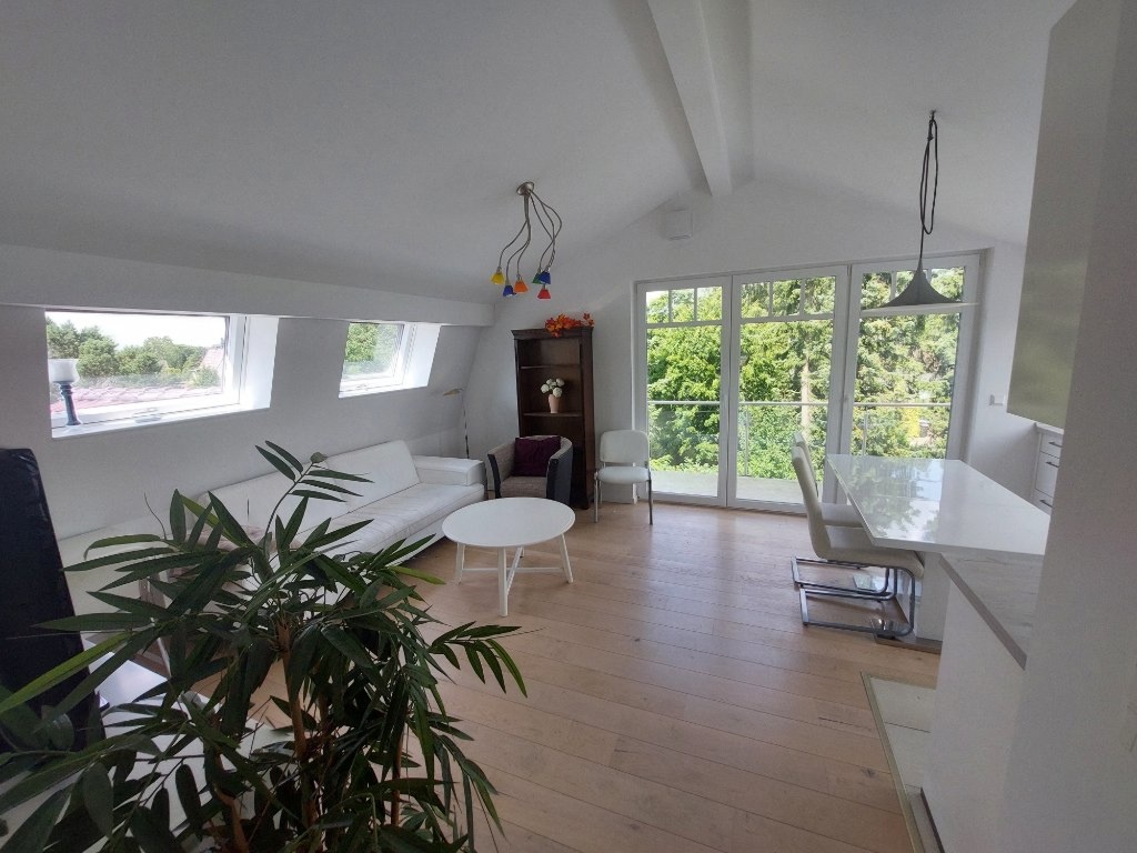 3 möbl. Zi 68 qm inkl Pantry u Balkon für 1-3 Pers ruhig u grün in Meiendorf U1/Bus 24