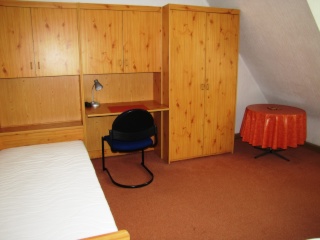 Anzeigenbild: Ein möbliertes Zimmer in 4-Raum Wohnung in Erfurt