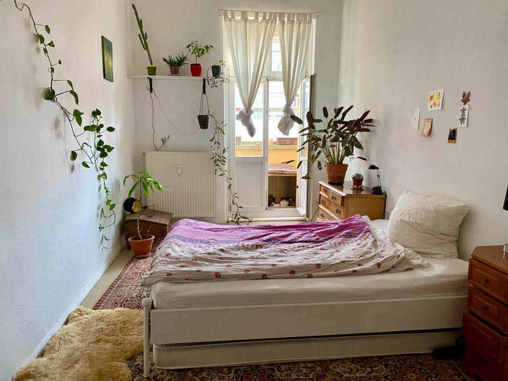 Flat Friedrichshain Weserstraße - Schlafzimmer mit Balkon