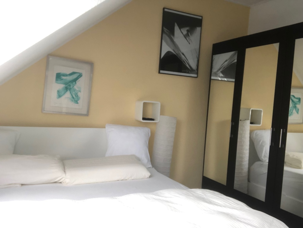 Habitación en WG Komponistenviertel / Wiesbaden - Dein Zimmer:  Bett und Schrank