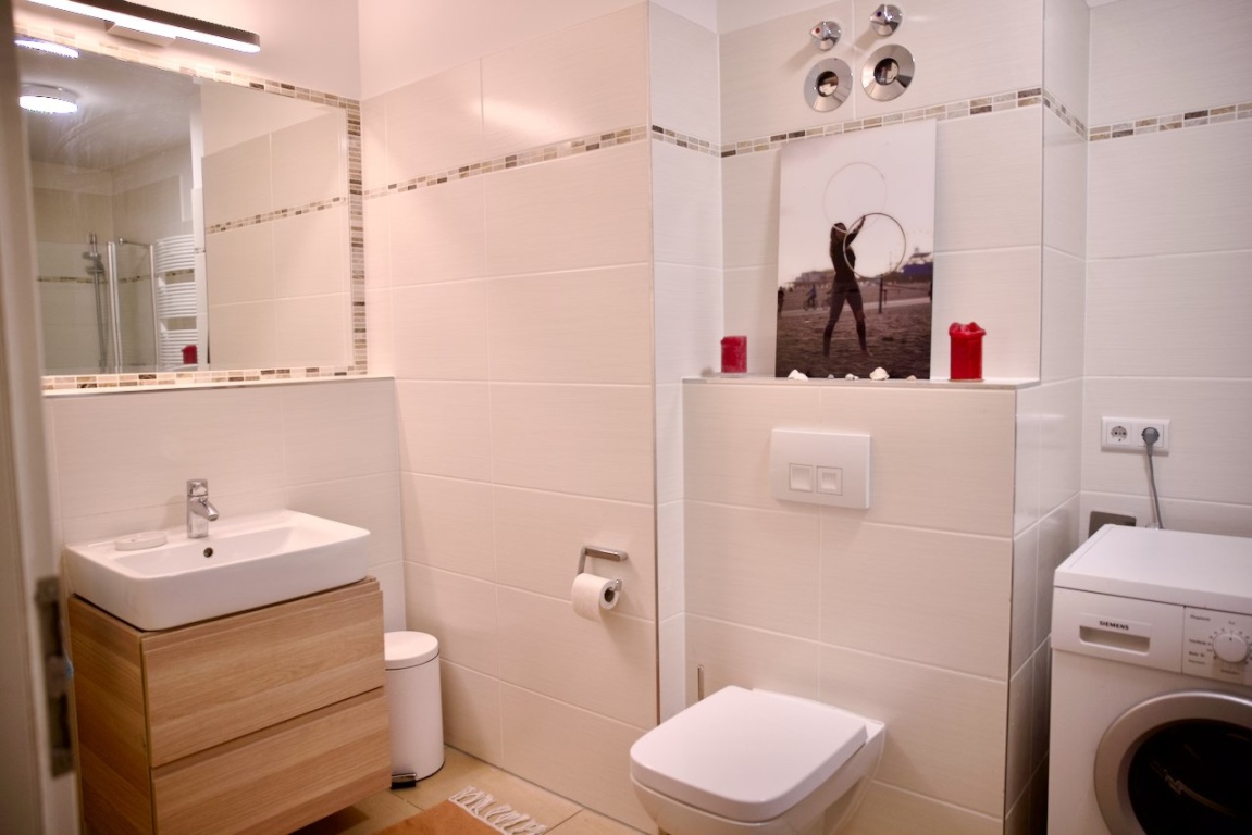 Helle & gemütliche 2-Zimmer-Dachgeschosswohnung in Altbauvilla (Striesen/Blasewitz) – möbliert – Hüblerstraße 41, 1309 Dresden Blasewitz – Vorschaubild 6