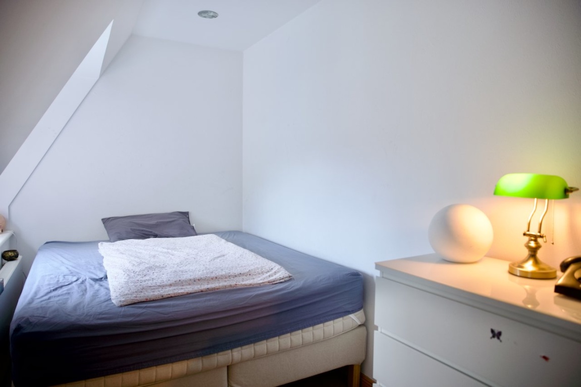 Helle & gemütliche 2-Zimmer-Dachgeschosswohnung in Altbauvilla (Striesen/Blasewitz) – möbliert – Hüblerstraße 41, 1309 Dresden Blasewitz – Vorschaubild 4