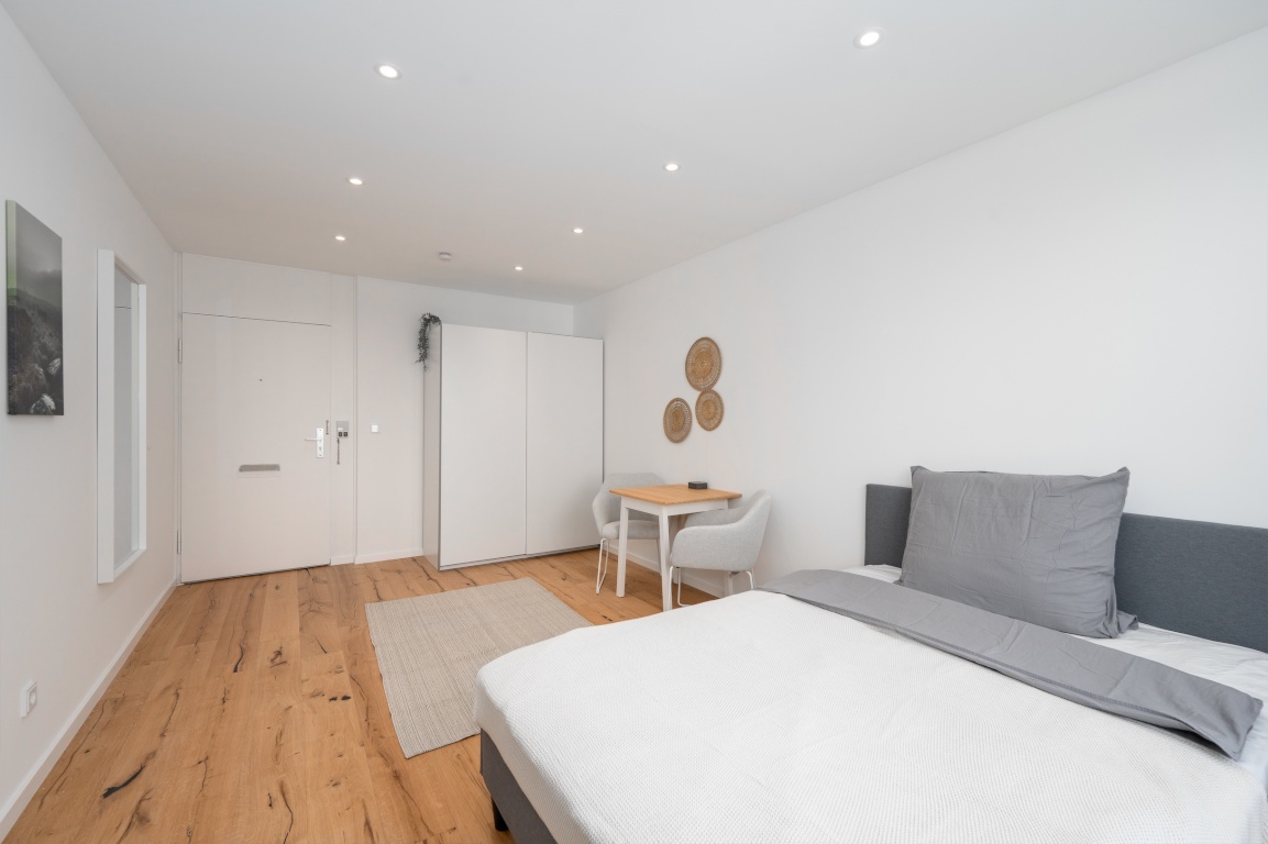(S) APARTMENT FREI AB 01.12. - BERG AM LAIM
