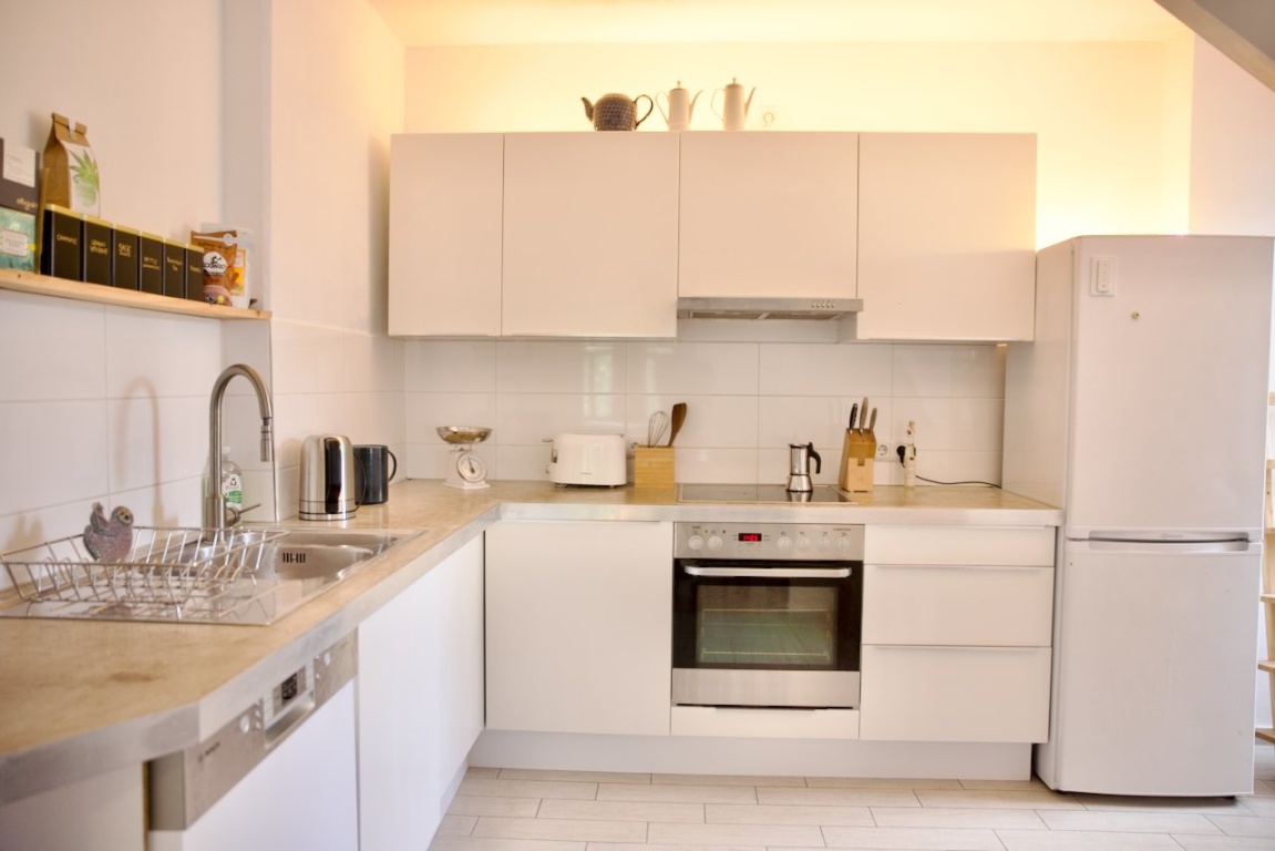 Helle & gemütliche 2-Zimmer-Dachgeschosswohnung in Altbauvilla (Striesen/Blasewitz) – möbliert – Hüblerstraße 41, 1309 Dresden Blasewitz – Vorschaubild 5