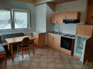 Anzeigenbild: Sehr große helle 1 Zimmer WG Wohnung auf zwei Etage