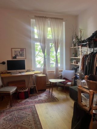 Anzeigenbild: Schönes Zimmer in renovierter Altbauwohnung // Zwischenmiete