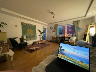 Anzeigenbild: Zwischenmiete in hellem Zimmer mit Garten und Balkon