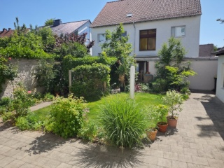 Anzeigenbild: Zwei Zimmer 2ZKB EG, frisch renoviert, Ideal für WG, mit Garten in zentraler Lage