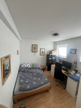 Anzeigenbild: WG-Zimmer in der Südstadt zur Untermiete mit Innenhof und Wohnzimmer