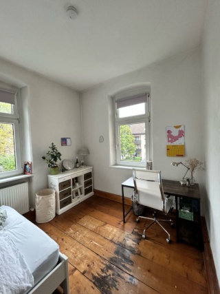 Anzeigenbild: Helles möbilierstes Zimmer in Altbau WG