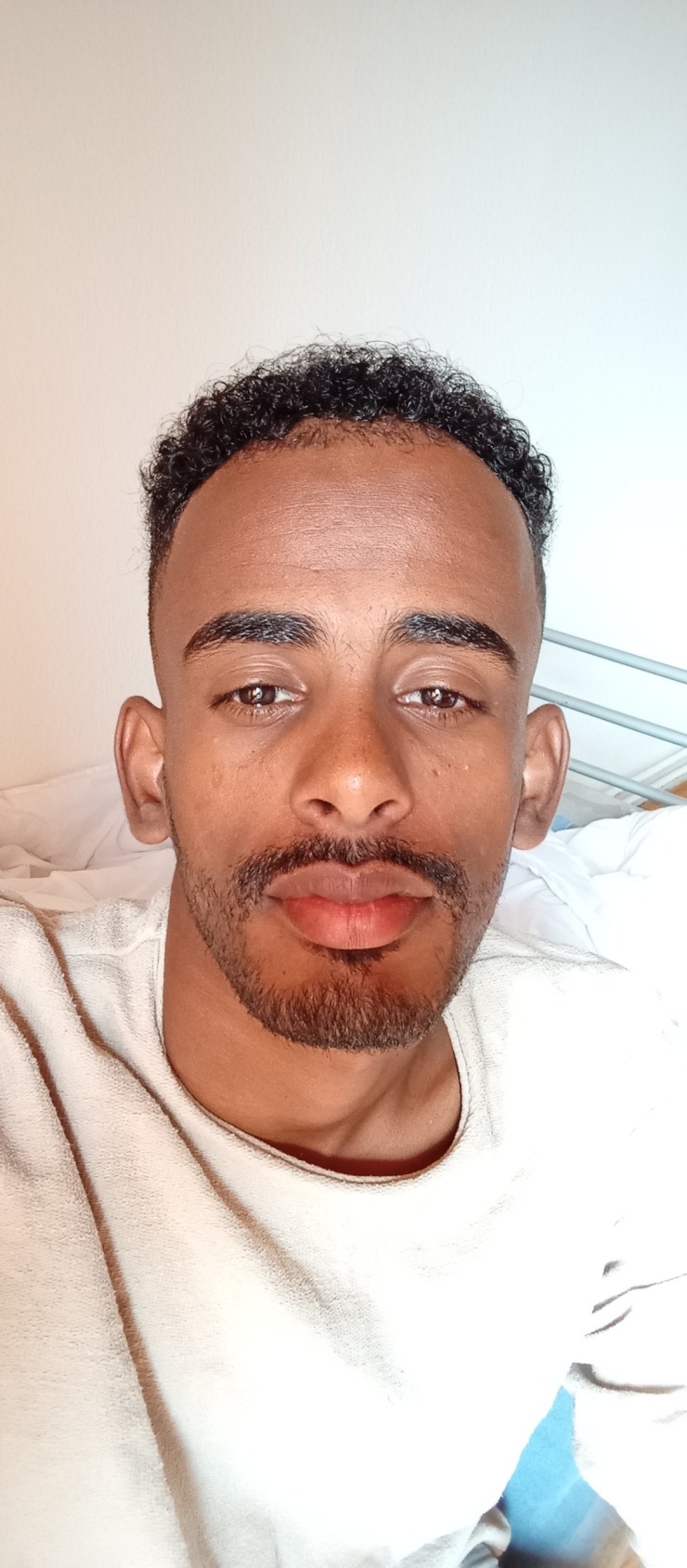 Anzeigenbild: Ich suche eine Wohnung oder ein Zimmer in einer Wohngemeinschaft.