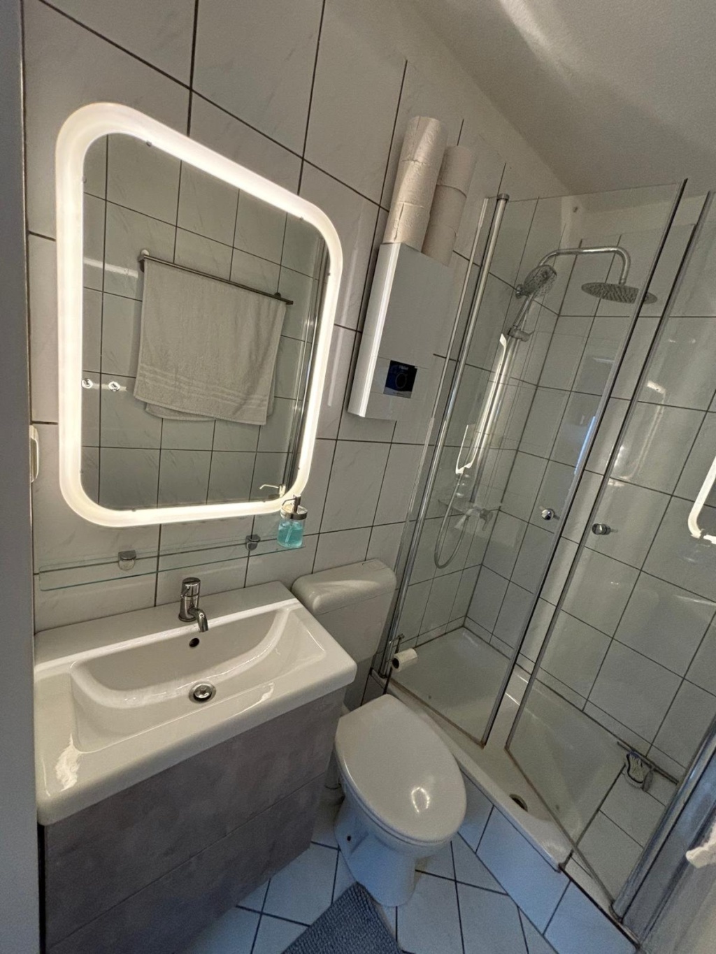 City Apartment am Graf-Adolf-Platz - Zweiter Stock City Apartment am Graf-Adolf-Platz - Second Floor – 40215 Düsseldorf Friedrichstadt – Vorschaubild 7