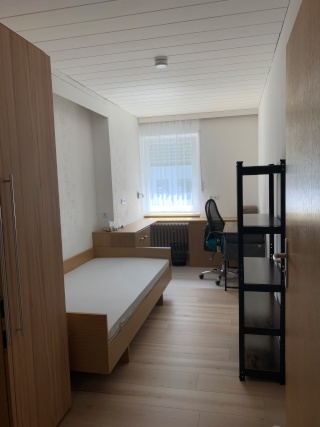 Anzeigenbild: 11 qm Zimmer in 5er Männer-WG, bahnhofsnah