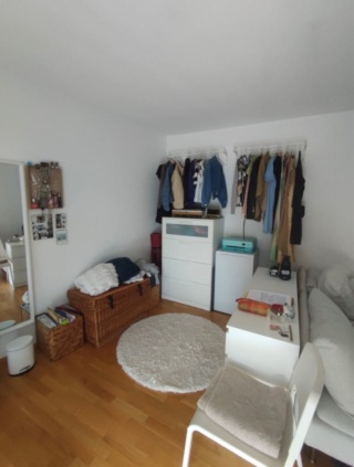 Anzeigenbild: Helles Zimmer in einer 3er WG mit Balkon in Stuttgart Ost