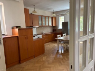 Ad image: Spacious two-bedroom apartment in the historic old town of Pécs Papnövelde u.