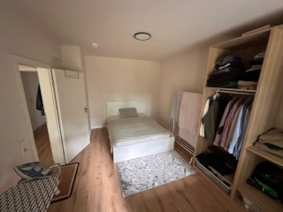Anzeigenbild: Gemütliches Zimmer zur Übernachtung in Düsseldorf