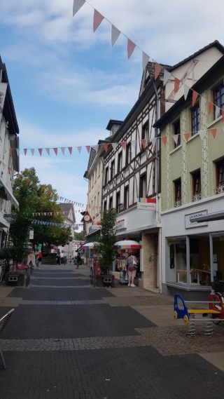 Anzeigenbild: Zentrales WG Zimmer ab 01.10 frei.