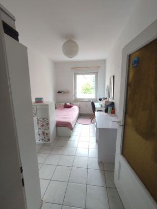 Anzeigenbild: Möbliertes WG-Zimmer in der Zellerau ab 01.04.26 🌞