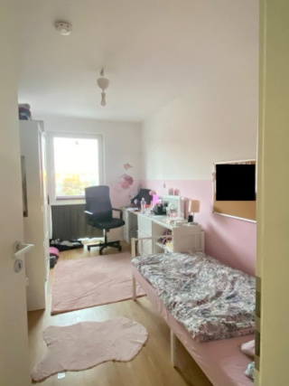 Ad image: WG room in the university district (5m from university)