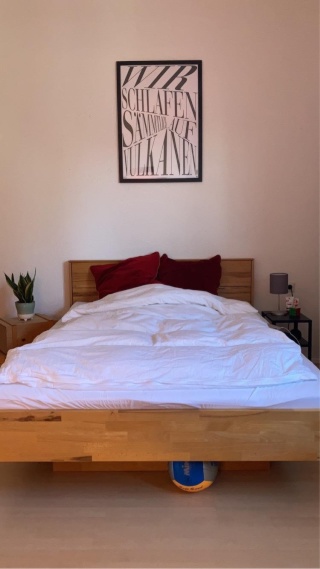 Anzeigenbild: Möbliertes WG Zimmer, 21qm, perfekte Lage, zur Zwischenmiete (mit unmöblierter Übernahmemöglichkeit)