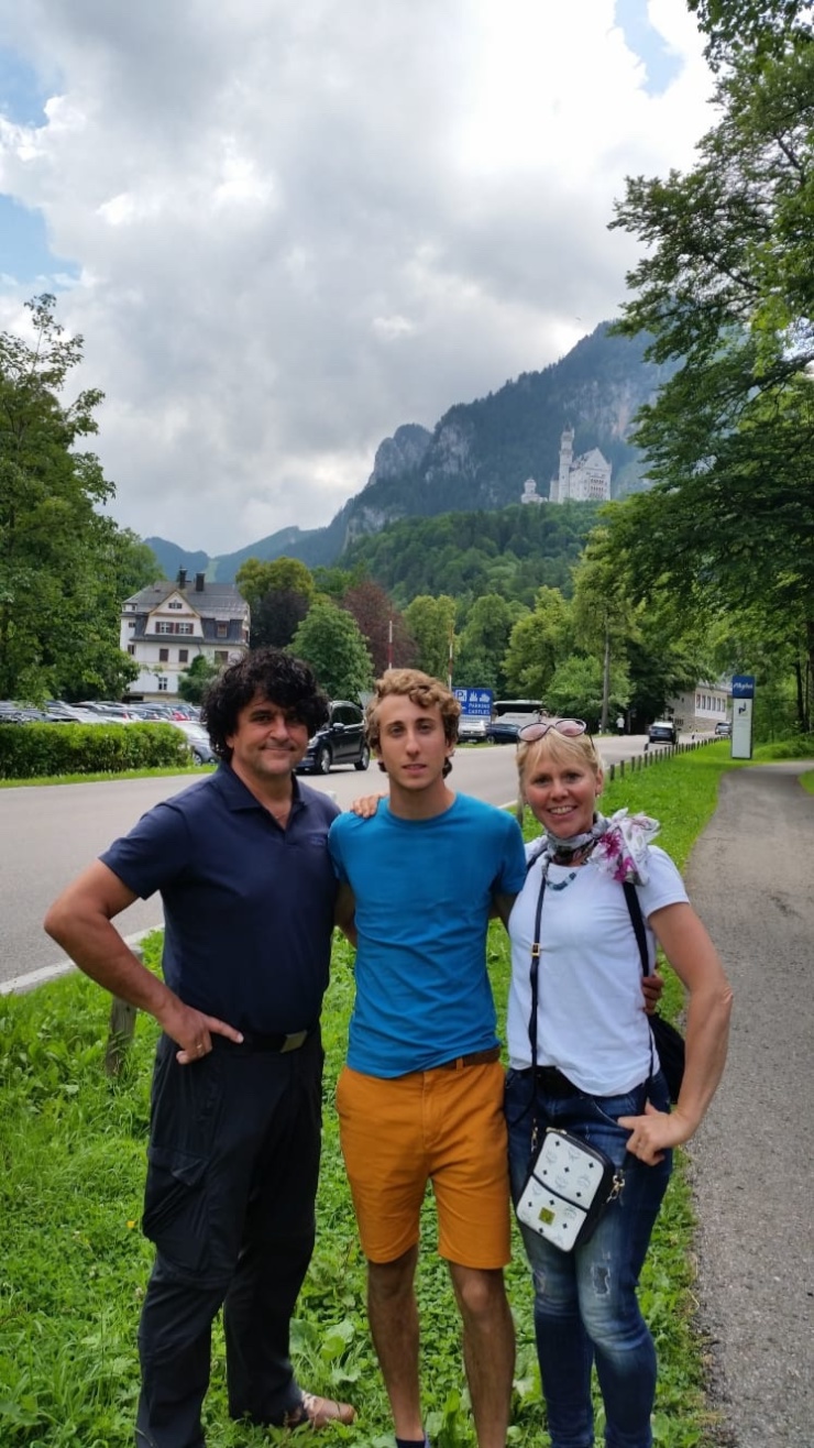 Ad image: Student looking for WG rooms only for September 2025