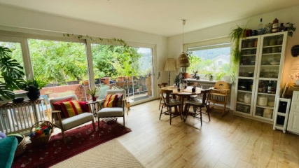 Anzeigenbild: Helle, modernisierte 3ZKB mit Talblick und Nähe zur Natur