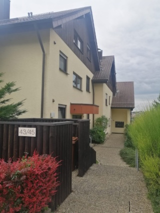 Anzeigenbild: Sonnige und gepflegte 2,5-Zimmer-Dachgeschosswohnung mit Balkon in der Pforzheimer Südstadt