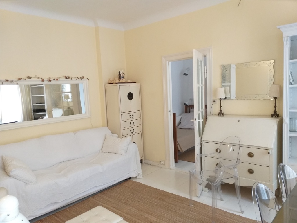 Ferienwohnung in der Nähe von Savigny Platz Quiet Furnished Apartment near Savigny Platz