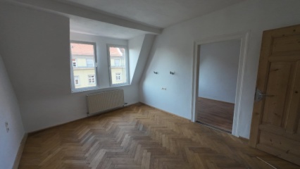 Anzeigenbild: Sonnendurchflutete Wohnung in idealer Lage für Paare im Home-Office