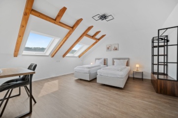 Ad image: RANGE | 2-Zimmer | Parkplatz | WLAN | Küche | TV 1-4 Personen