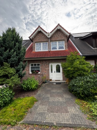 Ad image: Co-Living: 140qm EFH is looking for two roommates. Three bathrooms, large living room and garden. Cellar and workshop