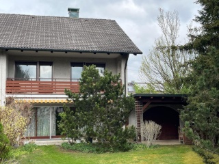 Anzeigenbild: Großes helles vollmöbliertes Haus auf Zeit mit großem Garten in ruhiger Lage mit MVV-Anbindung in Fußweite