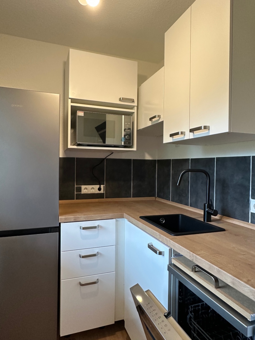 Vollmöblierte Einzimmerwohnung in Bonn-Auerberg mit Balkon – ab November zu vermieten