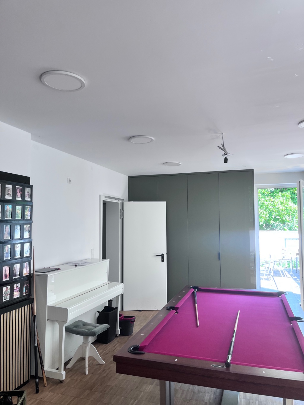 WG-Zimmer Sachsenhausen Darmstädter Landstraße 24 - Gemeinschaftszimmer mit Klavier und Biliardtisch