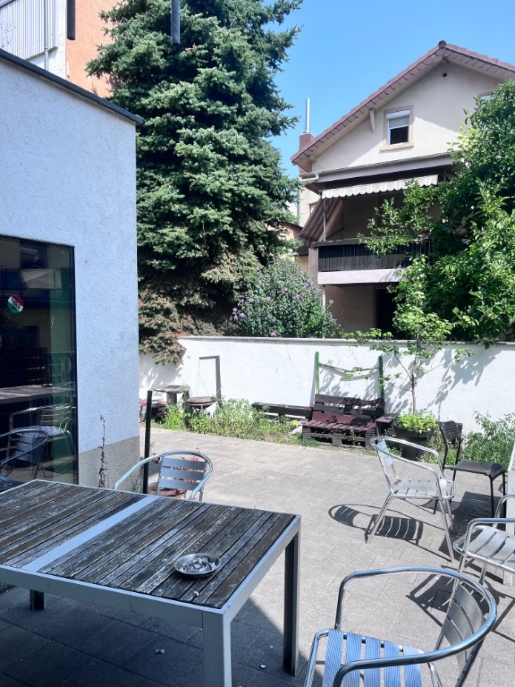 WG-Zimmer Sachsenhausen Darmstädter Landstraße 24 - Terasse für Gespräche, Grillen, Kaltgetränke und Wasserschlachten