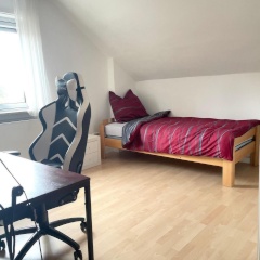 Ad image: +++ TOP WG ++ nur 10 Minuten vom Campus für Luft und Raumfahrt + + Tolle Lage - sauber und gepflegt! !  ++ 10 Minuten vom Campus für Luft- u Raumfahrt -  Viel Platz und Lebensqualität in Einfamilienhaus ++