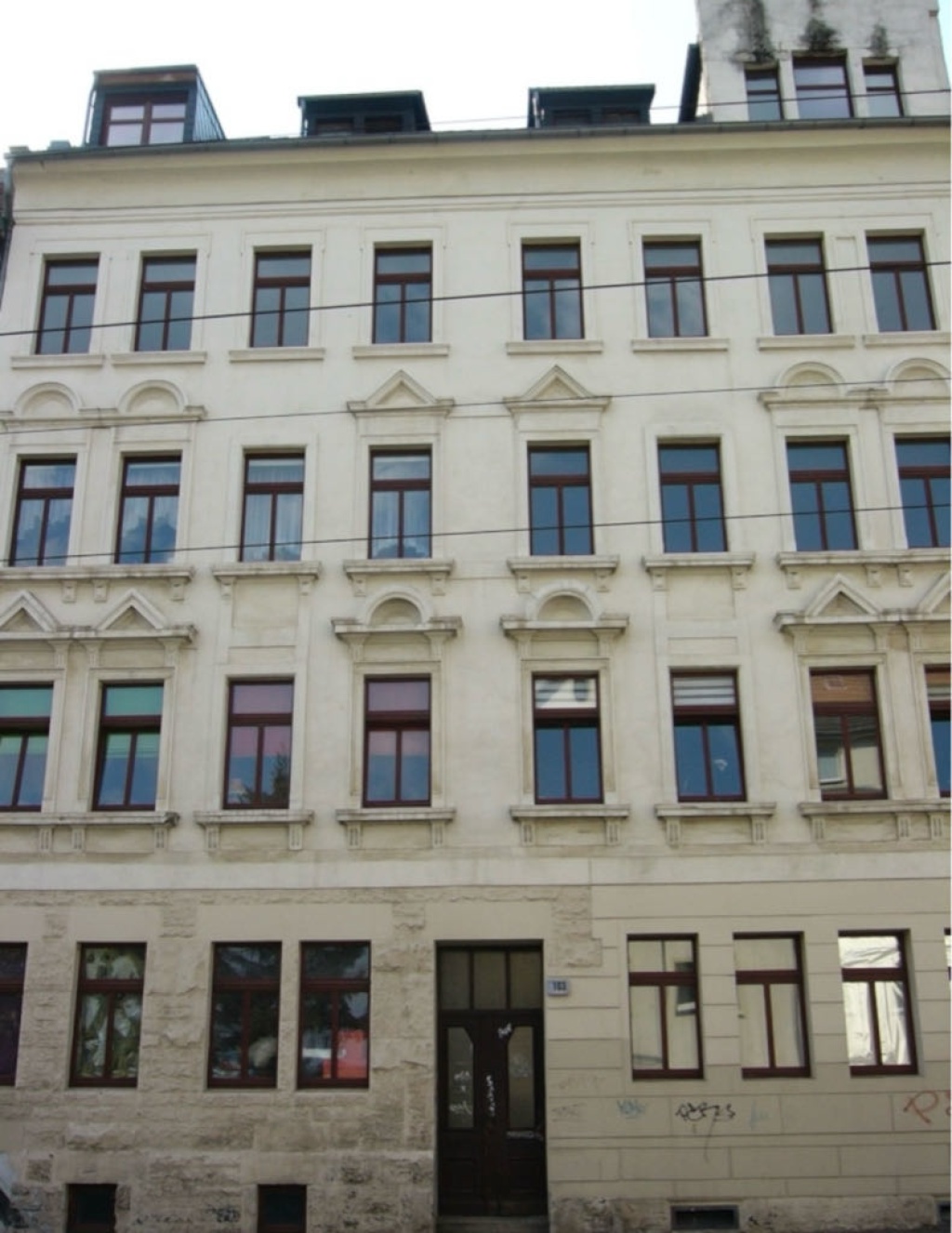Habitación en WG Neustadt-Neuschönefeld Hermann-Liebmann-Straße - Haus