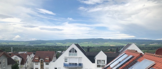 Anzeigenbild: 2-Zi, 2 Bäder, Küche, Balkon, Garage + Fantastischer Ausblick / Zwischenmiete Nov-März