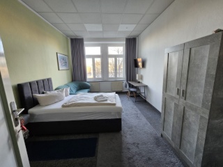 Ad image: *All inclusive* WG rooms centrally located near TU Chemnitz
