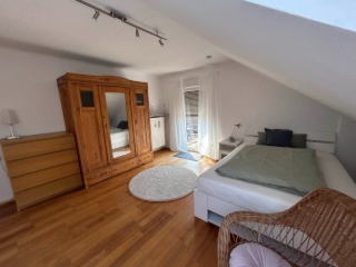 Anzeigenbild: WG Zimmer in 3-Zimmer Wohnung mit Balkon zu vermieten // 21qm