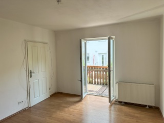 Anzeigenbild: WG Zimmer in Einfamilienhaus mit 2 Küchen, 2 Bädern und einem zus. WC