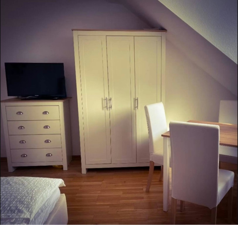 WG-Zimmer Westend-Nord Staufenstraße - Bild 2