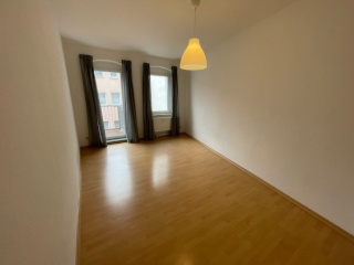 Ad image: Bright room right on the tram – perfect for students