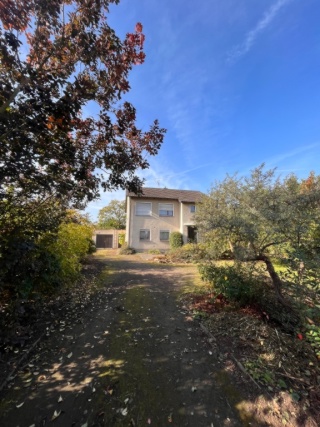 Großes 30qm-Zimmer in ruhig gelegenem Einfamilienhaus mit Garten