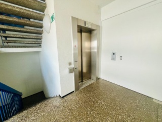 Anzeigenbild: 🏡 Moderne und große WG-Doppelzimmer mit Klimaanlage, Aufzug und ohne "Kehrwoche" – Erstbezug nach Kernsanierung